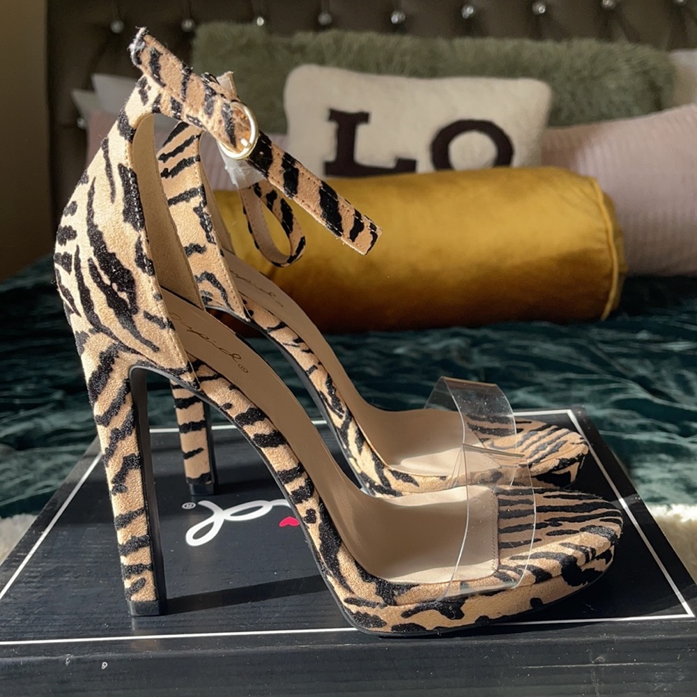 Heels - Picture 2 of 4